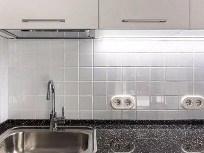 Как разместить розетки на кухне: полезные советы