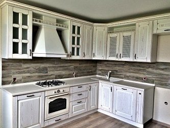 Угловая кухня неоклассика Шпон дерево 270х240 см1