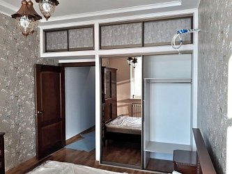 Шкаф-купе 2 двери зеркальные, с антресолью1