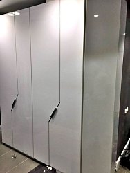 Шкаф распашной со встроенной ручкой1