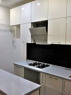 Прямая кухня модерн с островом пластик/МДФ/ЛДСП