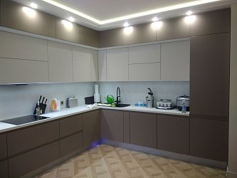 Угловая кухня модерн NCS S 5005-Y50R / NCS S 1002-Y50R РК2006031