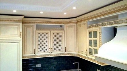 Угловая кухня прованс Массив ясеня с золотой патиной1