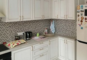 Угловая кухня классика Дакота МДФ/пленка Бьянка с патиной РИ191201