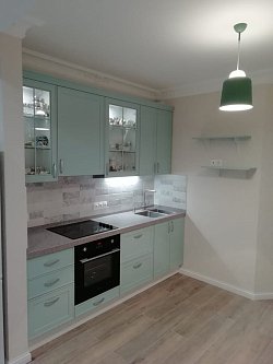 Прямая кухня неоклассика эмаль/МДФ ЛВ200101