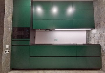 Прямая кухня модерн Rosso 1 RAL6005 матовая РК200705