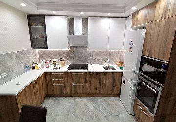 Кухня Аделькрайс Luna LN-01 Айсберг / Тимбер Атик H1400 ST36 РК200604