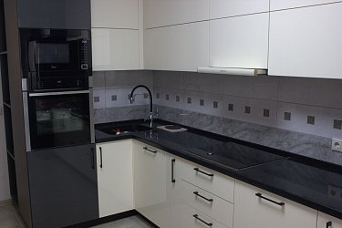 Угловая кухня модерн Alvic antracita/luxe пластик/МДФ ШН2002011