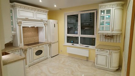 Угловая кухня прованс с угловым шкафчиком Массив ясеня с золотой патиной1