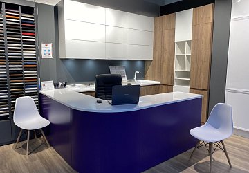 П-образная радиусная кухня со шкафом хай-тек пластик/эмаль/МДФ ШР191104