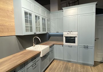 П-образная кухня неоклассика со столом Laura эмаль/МДФ ШР191101