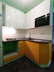 Кухня эмаль с интегрированной ручкой верх RAL9003 / RAL 1033 МС2008011