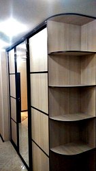 Шкаф-купе 3-дверный с радиусом, черный профиль1