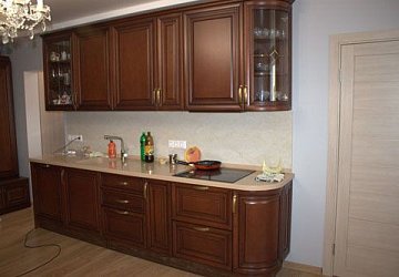 Прямая кухня классика с тумбочкой Массив ольхи с патиной ЛМ191002