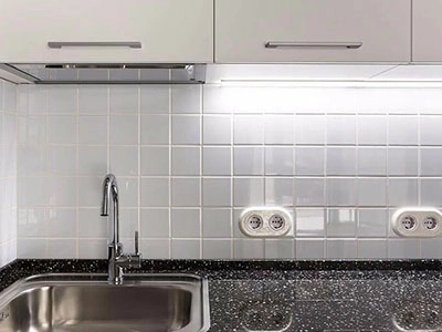 Как разместить розетки на кухне: полезные советы